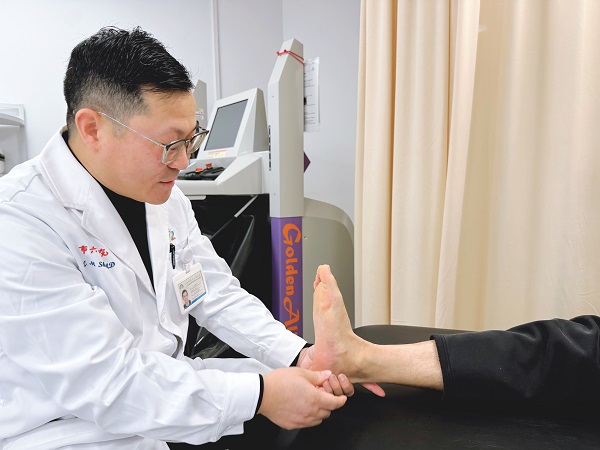 滑雪能否不进骨科？来看四类危险行为五条安全建议第医线(图2)