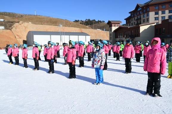2021-2022雪季廊坊市小学生滑雪冬令营活动圆满落幕完美体育网站(图1)