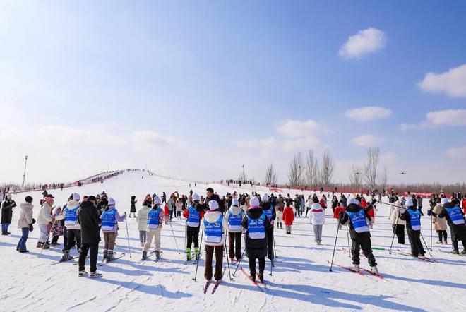 2024完美体育网站世界雪日暨国际儿童滑雪节主会场活动成功举办(图1)