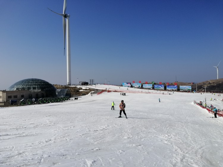 2024年百里荒滑雪惊艳亮相百里荒为何飞去不可？(图1)