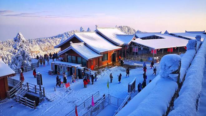 完美体育网站不是东北去不起而是乐山周边滑雪更有性价比！(图1)