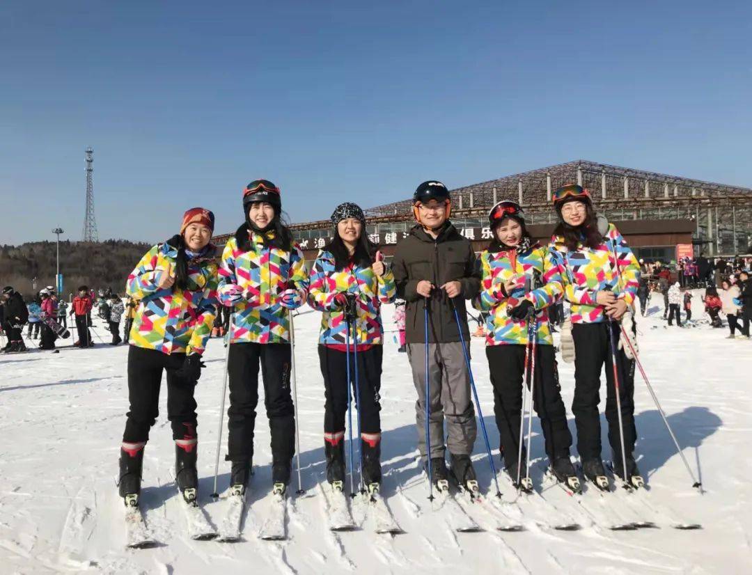 滑雪应该提前准备些什么？看这一篇就够了！最全滑雪攻略来了！(图2)