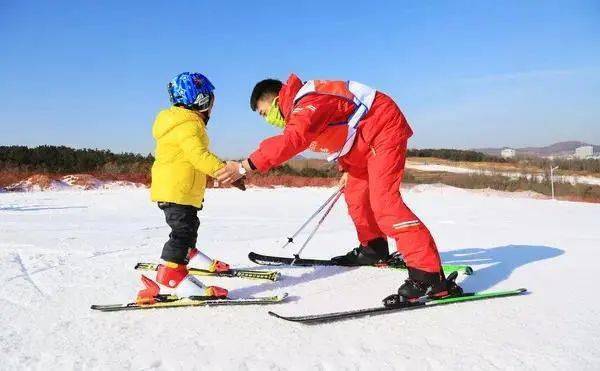 滑雪应该提前准备些什么？看这一篇就够了！最全滑雪攻略来了！(图1)