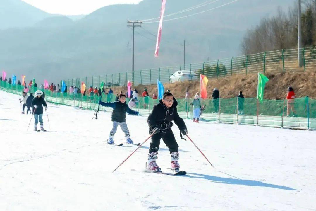2024世界雪日暨国际儿童滑雪节鸣翠湖主会场青少年公益滑雪活动开始报名啦！(图2)