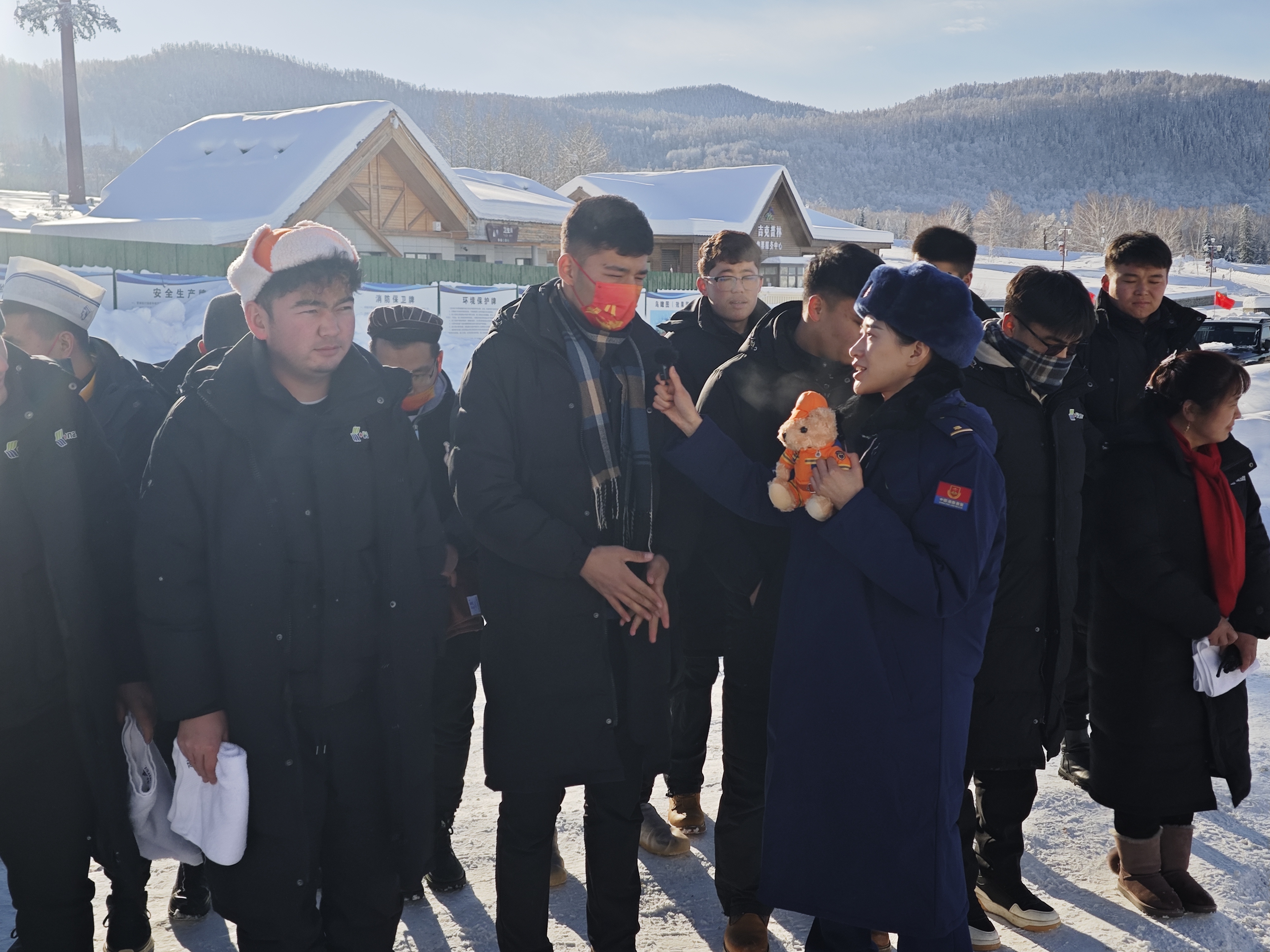 火焰蓝为阿勒泰冰雪上好消防“安全锁”(图2)