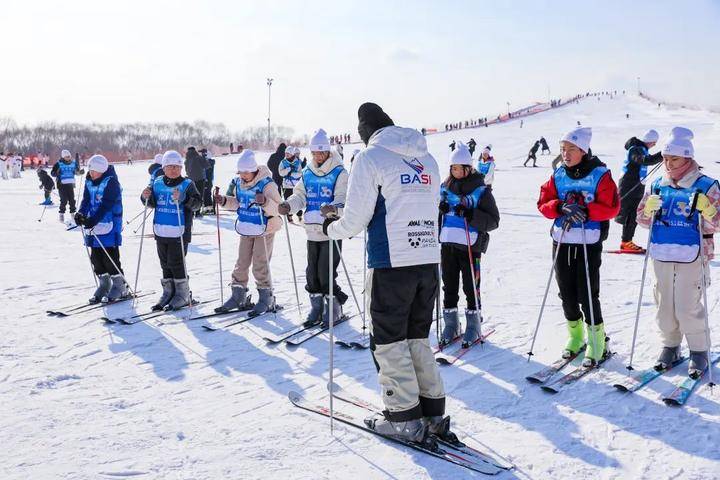 2024世界雪日暨国际儿童滑雪节相约鸣翠湖主会场隆重开幕！(图6)