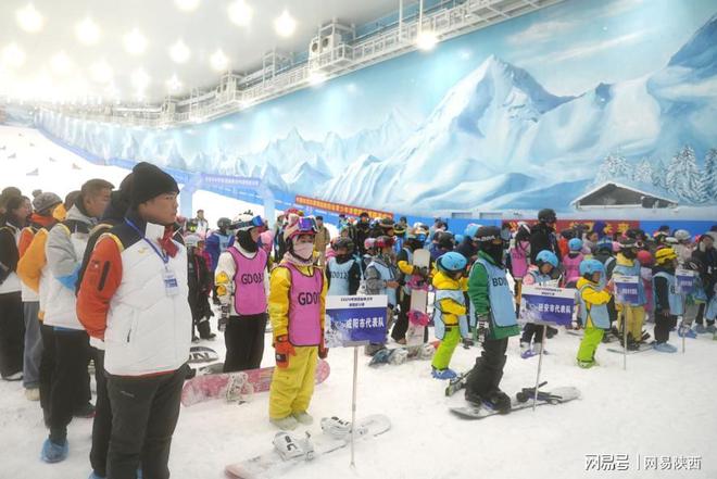 2024年陕西省青少年滑雪积分赛（西安站）正式开赛全省选手同完美体育网站台炫技(图1)