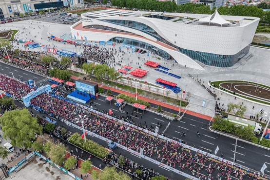 龙江首马、步步繁花2024宝清马拉松精彩启航(图1)