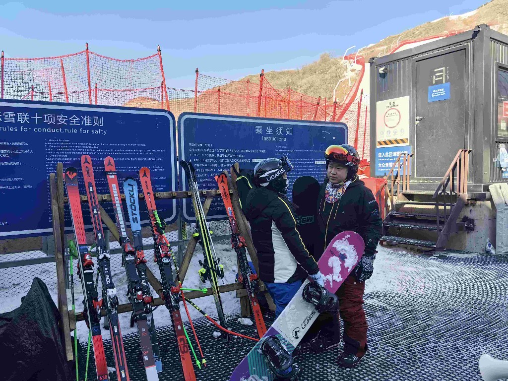 2023—2024赛季国际雪联高山滑雪远东杯延庆站开赛(图4)