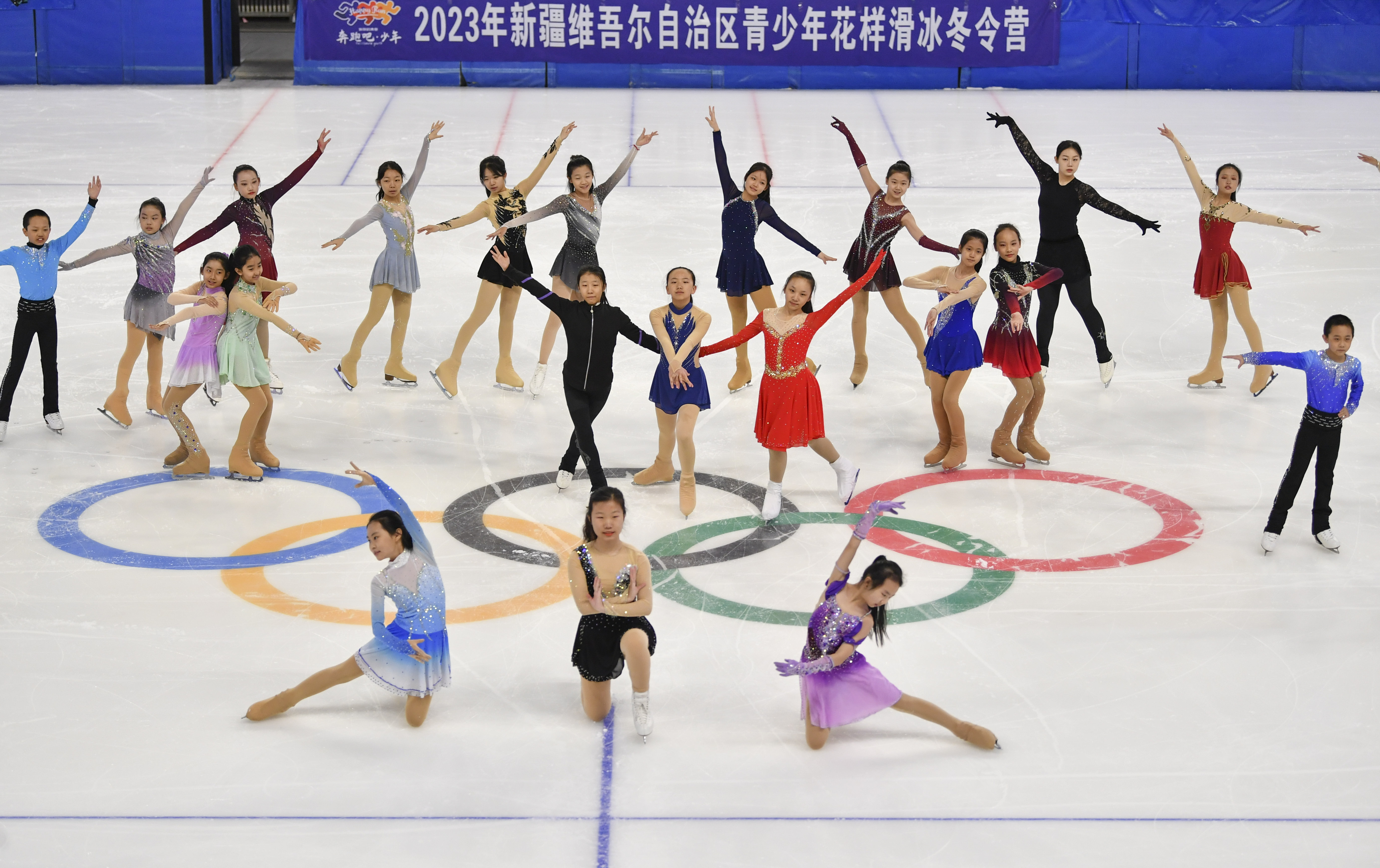 完美体育奔跑、跳跃、滑动青少年的运动快乐都在这里了(图1)