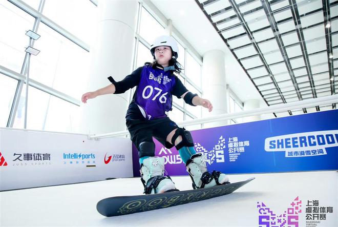 炎炎夏日也能享受冰雪激情 2024上海虚拟公开赛滑雪总决赛落幕完美体育(图1)