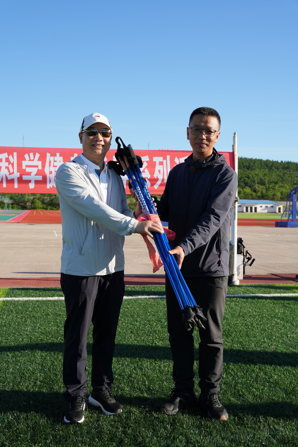 当持杖健走遇见越野滑雪2024年“健走中国”科学健身指导系列活动走进绥芬河市高级中学(图3)