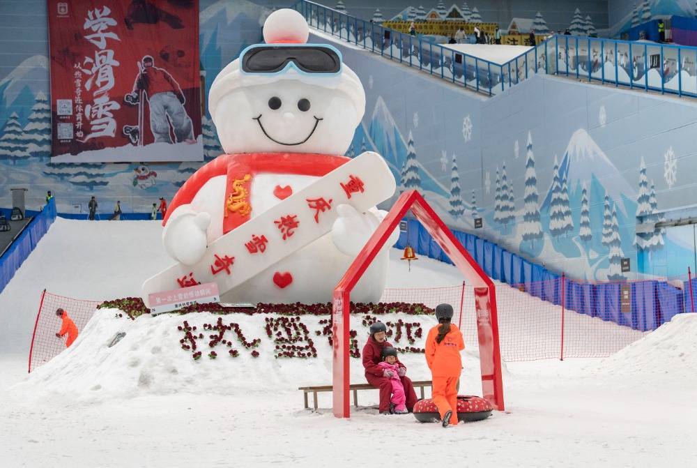 图片新闻沙坪坝：夏日掀起“滑雪”热(图1)