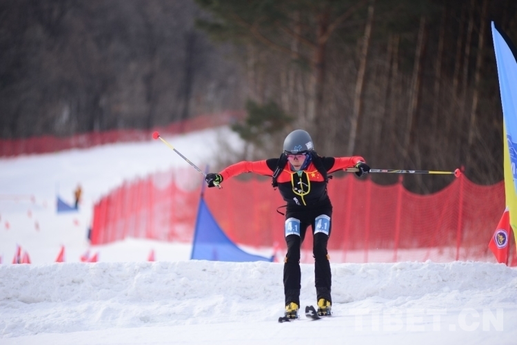 完美体育网站2024亚洲滑雪登山锦标赛闭幕西藏运动员次旦玉珍获得4枚金牌(图1)