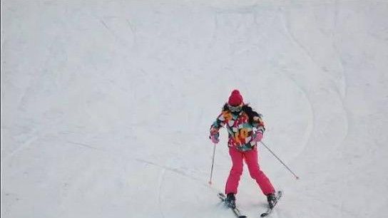 滑完美体育雪技巧体验大自然乐趣(图3)