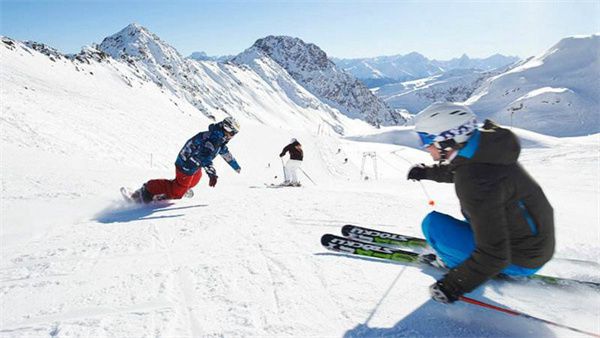 滑雪去哪玩？中国十大评分较高的滑雪胜地(图1)