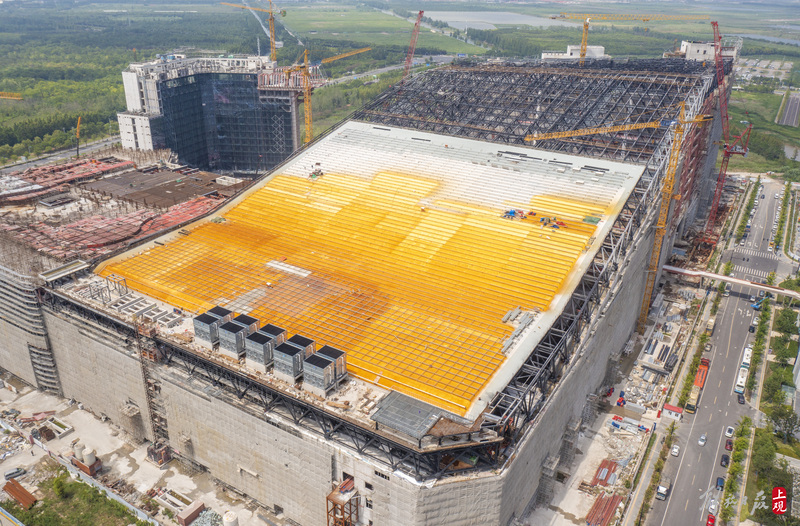 上海在建全球最大室内滑雪场雏形已现9万平方米主体网架完成建设完美体育网站(图1)