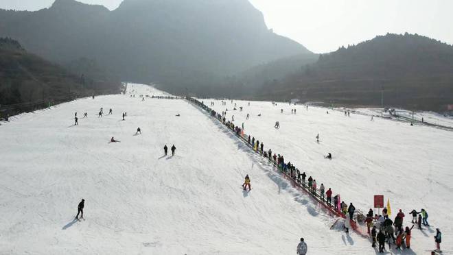 《途步山东》银装素裹时滑雪入门课(图2)