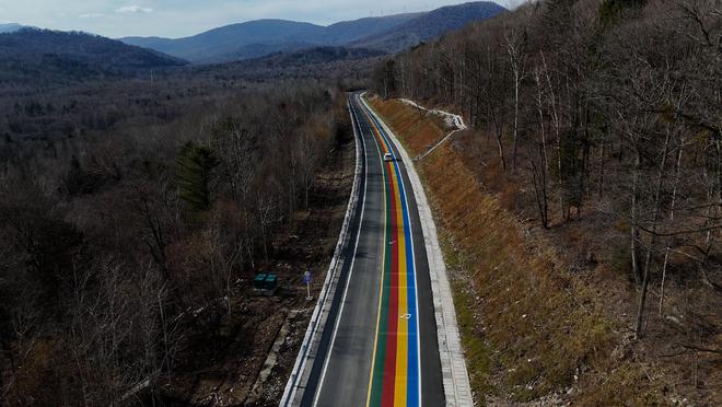 完美体育助力亚冬会！亚雪公路改扩建段今日通车(图4)