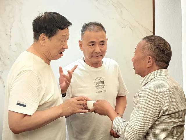 完美体育我们这群老兵在宣化聚会、浏览、滑雪…玩嗨了！(图1)