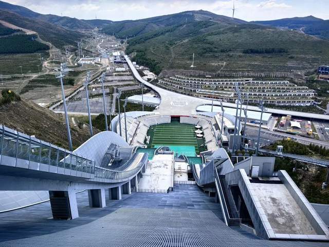 完美体育我们这群老兵在宣化聚会、浏览、滑雪…玩嗨了！(图4)