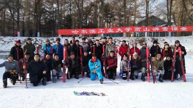 盘点国内热衷于滑雪的几所高校大学里也能尽情滑雪(图7)