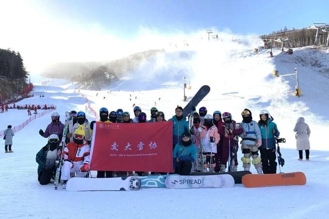 盘点国内热衷于滑雪的几所高校大学里也能尽情滑雪(图8)