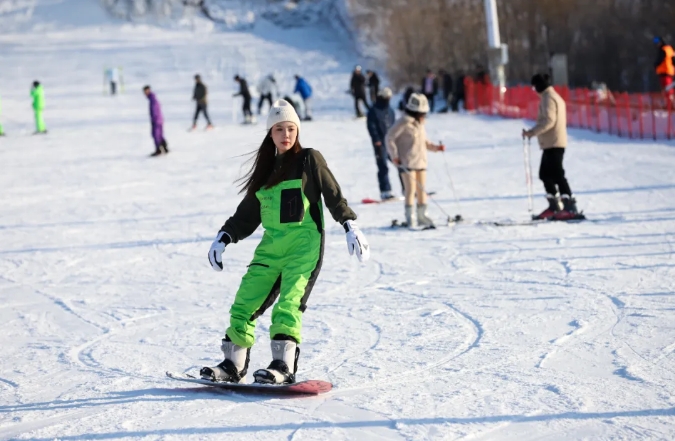 电音节、灯光秀、小烧烤……沈阳今冬冰雪季有新玩法！(图2)