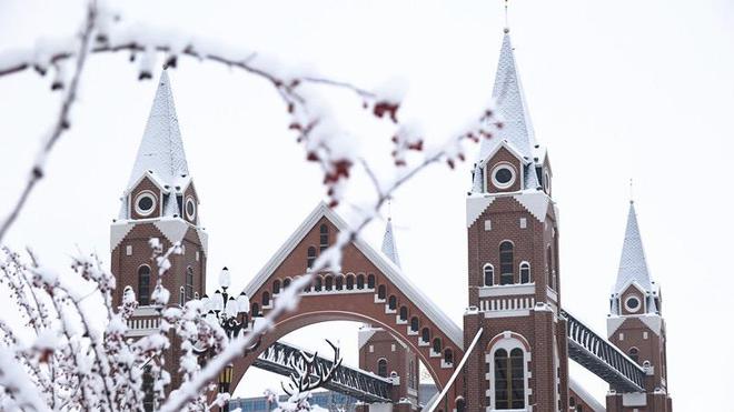 赏雪景、享雪趣布尔津多措并举推进冰雪旅游完美体育网站高质量发展(图4)