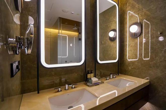 “全球最大”室内滑雪场正式开放(图14)