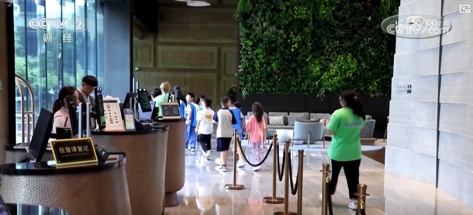 冰雪消费带动周边产业反季节滑雪成长三角旅游新热点(图5)