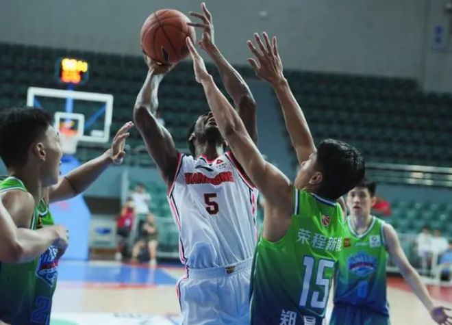 25分+28分+30分！广东超级外援季前赛上演降维打击杜锋成大赢家(图1)