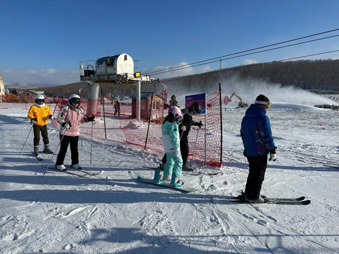 快来“最北雪道”——呼伦贝尔牙克石凤凰山滑雪场超炫滑雪吧！(图6)