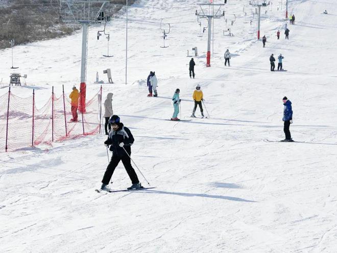 快来“最北雪道”——呼伦贝尔牙克石凤凰山滑雪场超炫滑雪吧！(图7)