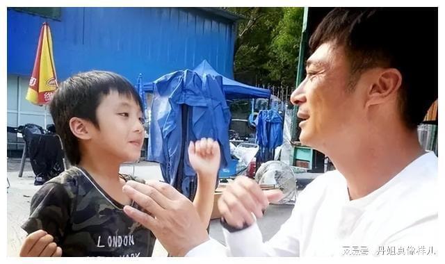 吴镇宇一身反骨的儿子吴费曼频上热搜的背后是沉重的父爱(图5)