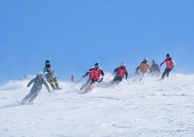 在新疆可可托海跟着奥地利教练学滑雪(图2)