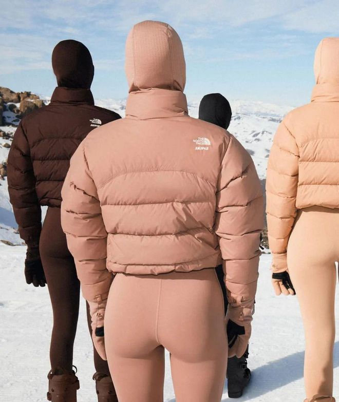 金·卡戴珊亲自设计滑雪服这么厚的裤子都要凸显臀部真绝了！(图5)