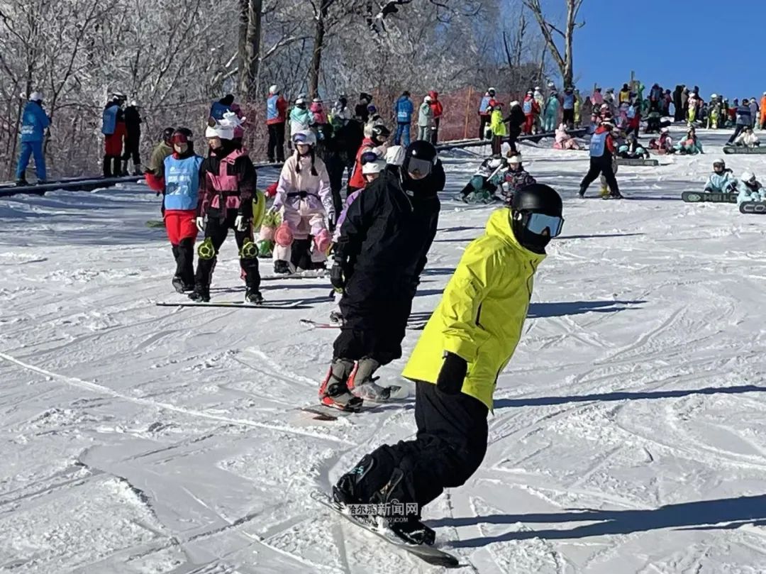 亚布力阳光滑雪场高级雪道盛大开板(图1)