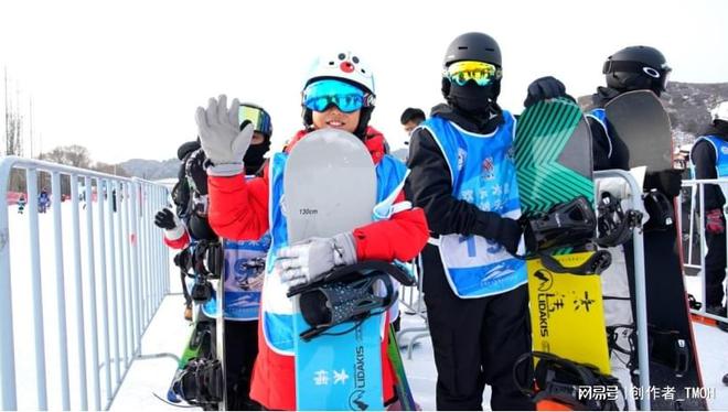 完美体育网站全国大众滑雪技术达标赛内蒙古分站赛开幕(图3)