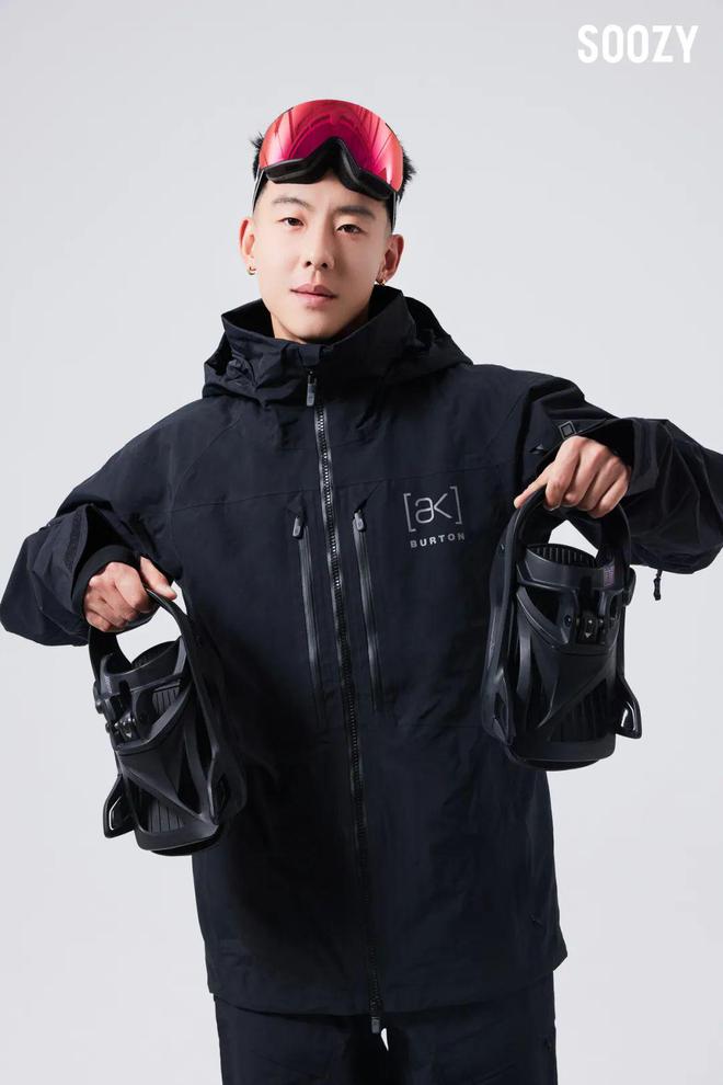 滑大雪穿大牌！6款男士单板滑雪服推荐(图5)