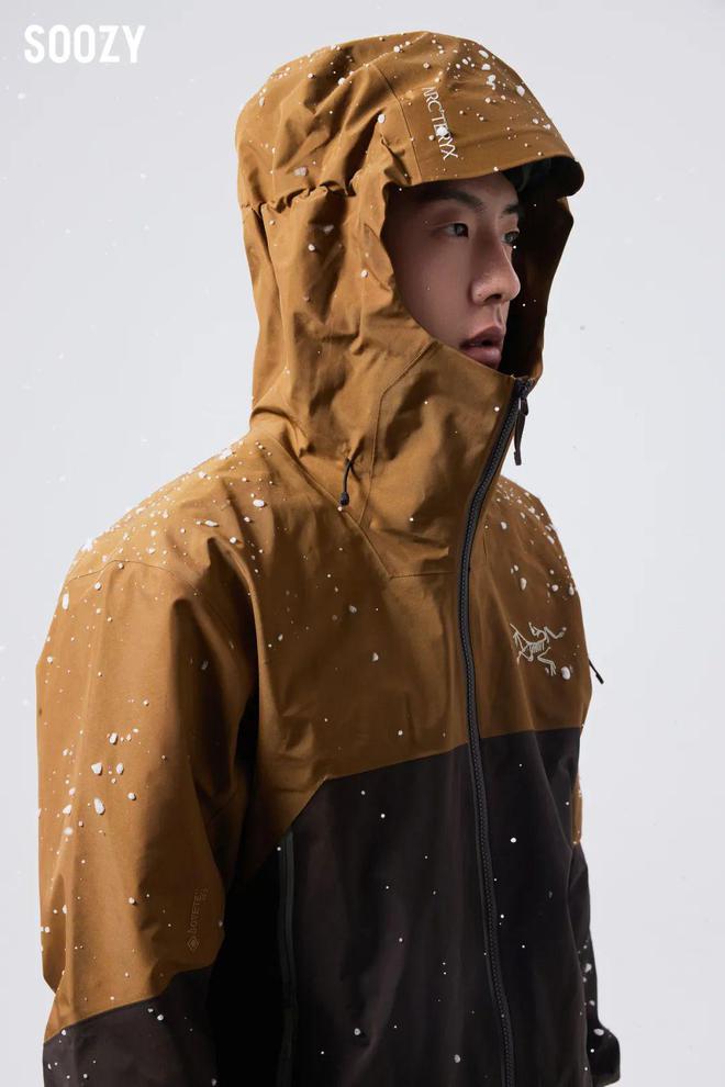 滑大雪穿大牌！6款男士单板滑雪服推荐(图14)