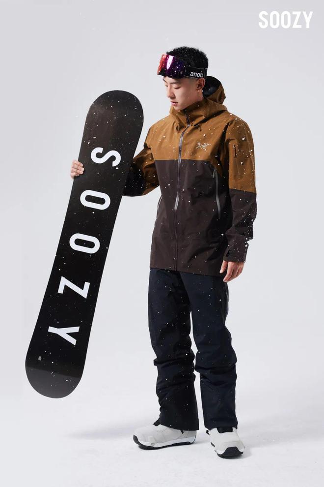 滑大雪穿大牌！6款男士单板滑雪服推荐(图15)