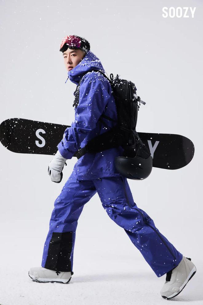 滑大雪穿大牌！6款男士单板滑雪服推荐(图18)