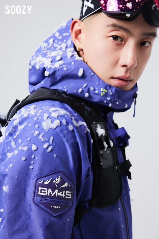 滑大雪穿大牌！6款男士单板滑雪服推荐(图19)