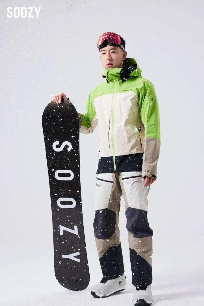 滑大雪穿大牌！6款男士单板滑雪服推荐(图25)