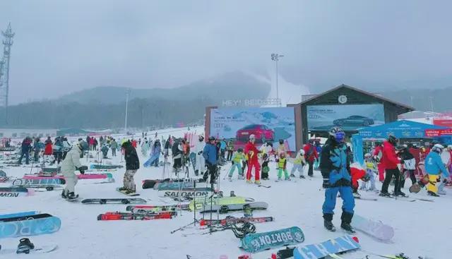 买房、买装备“雪友”撑起万亿冰雪市场！(图3)