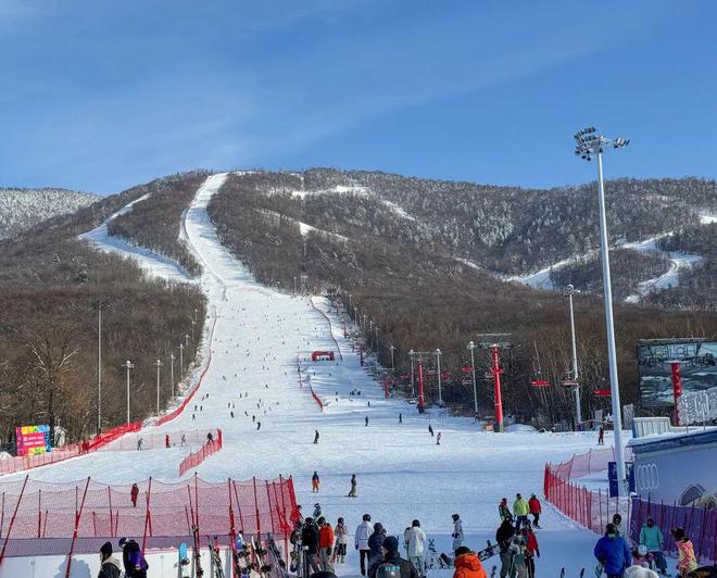 新华社广州花都：数据见证新春冰雪经济新活力完美体育(图2)