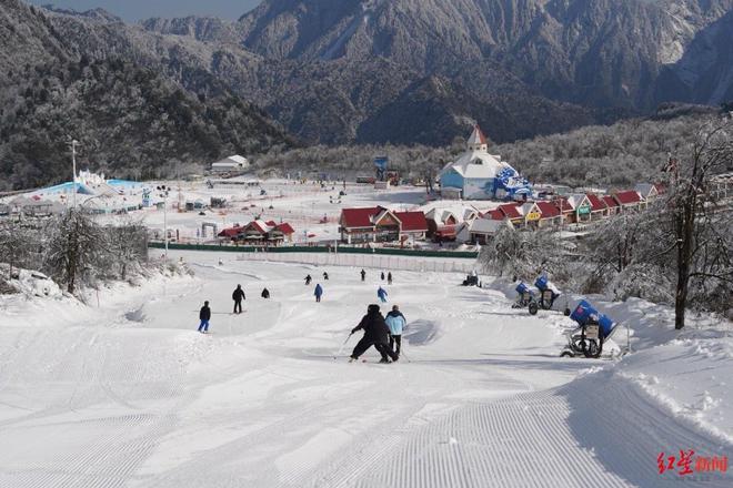 “冷资源”成“热经济”！不出成都花样玩雪完美体育网站有滑雪场日均接待超3000人(图2)