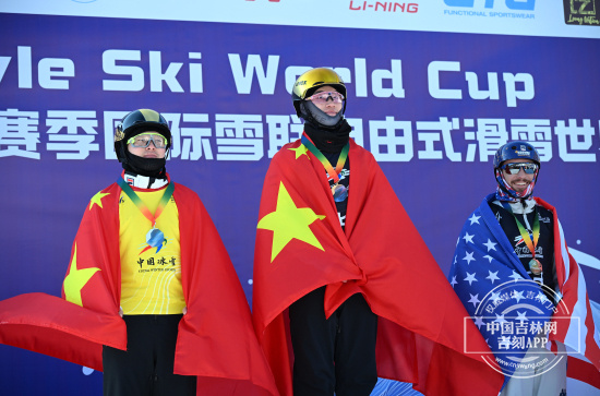 国际雪联自由式滑雪空中技巧世界杯开赛李天马、徐梦桃勇夺男女个人赛冠军(图1)