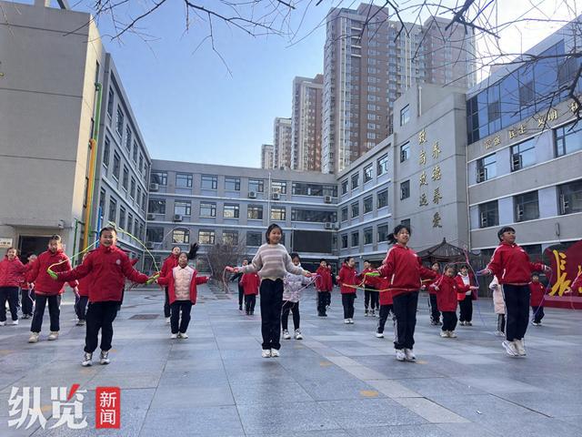 纵览原创｜新学期运动时间多了！记者探访河北中小学生体育活动课在干啥(图1)